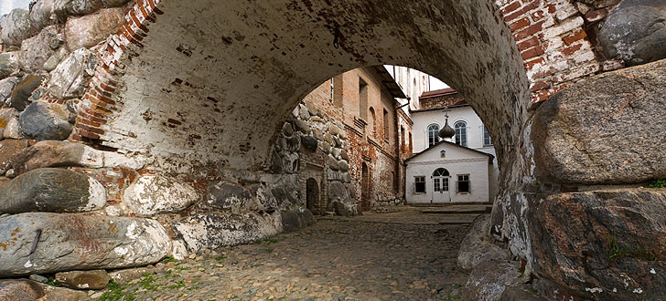 Монастыри России